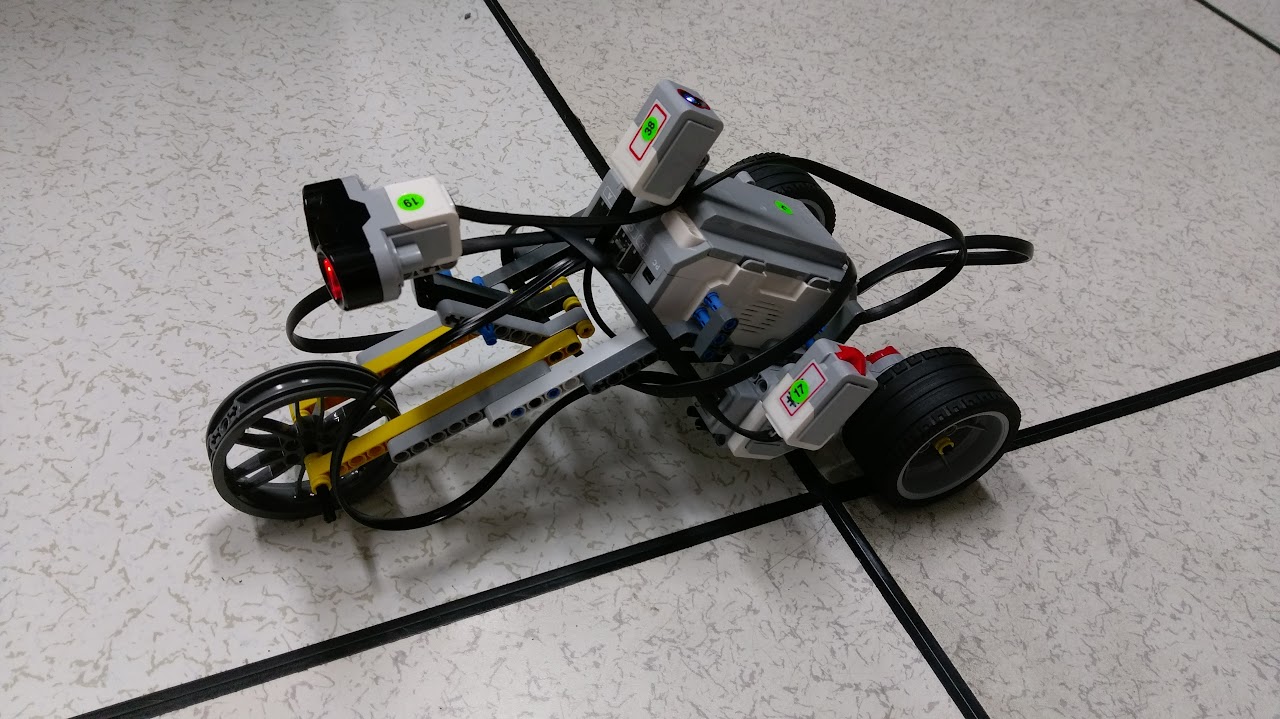 生科教室超音波自動閃避摩托車