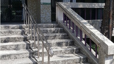 中正堂前的手扶梯