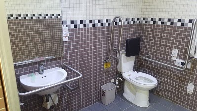 復興大樓的無障礙廁所，設備俱全。