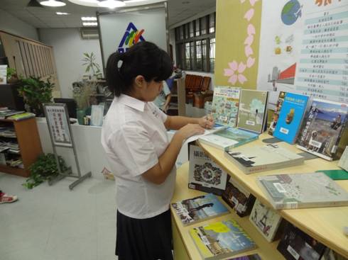 走進一片書海圖書館書展