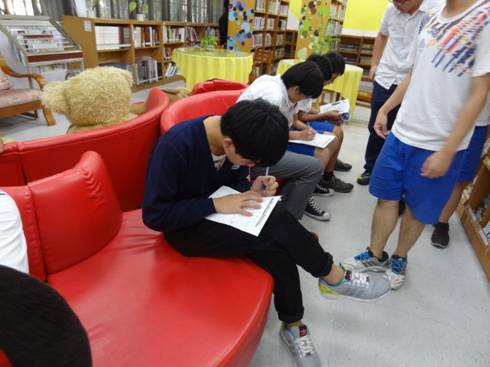走進一片書海專注